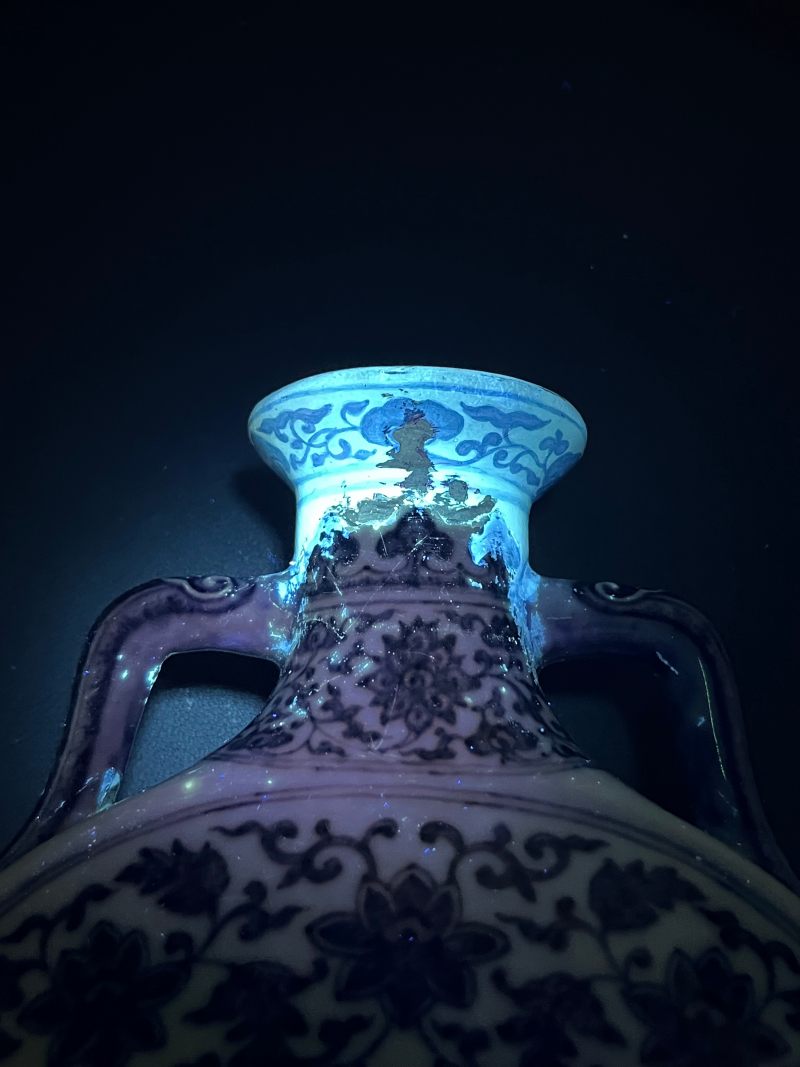 清乾隆  青花缠枝花卉福寿纹抱月瓶 - 图23