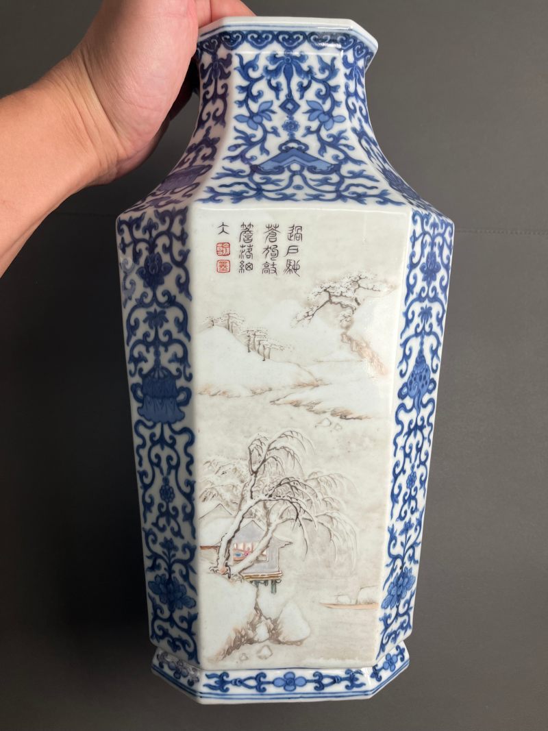 清乾隆  青花八吉祥开光洋彩“四时燕居”图诗文八方瓶 - 图7