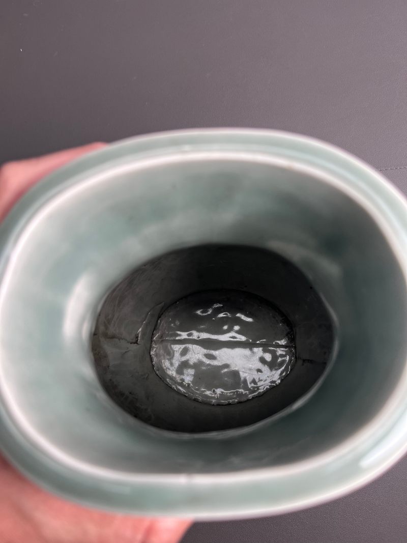 清康熙  豆青釉刻划缠枝牡丹纹贯耳壶 - 图22
