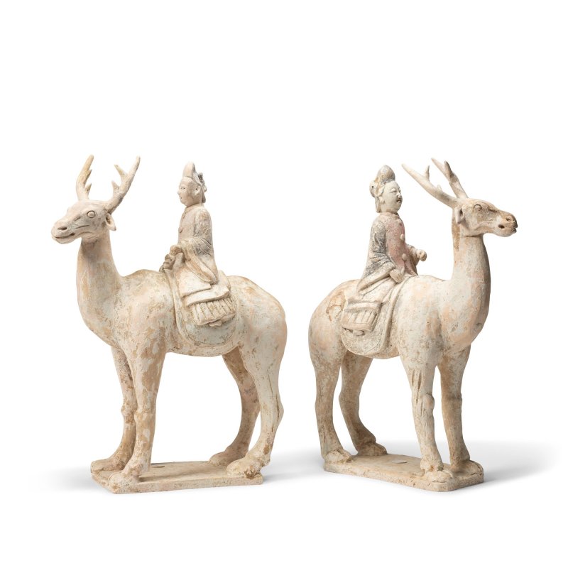 明 彩繪騎鹿俑一對 | A PAIR OF PAINTED POTTERY DEER AND RIDERS
