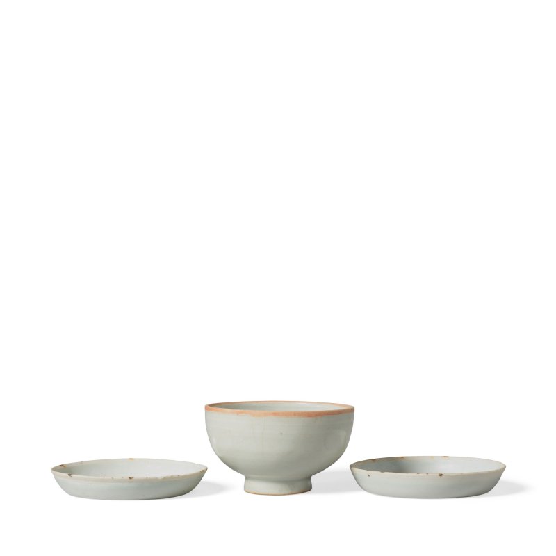 宋 青白盤一對及青白盌一件 | A PAIR OF QINGBAI-GLAZED DISHES AND A QINGBAI-GLAZED BOWL - 图5