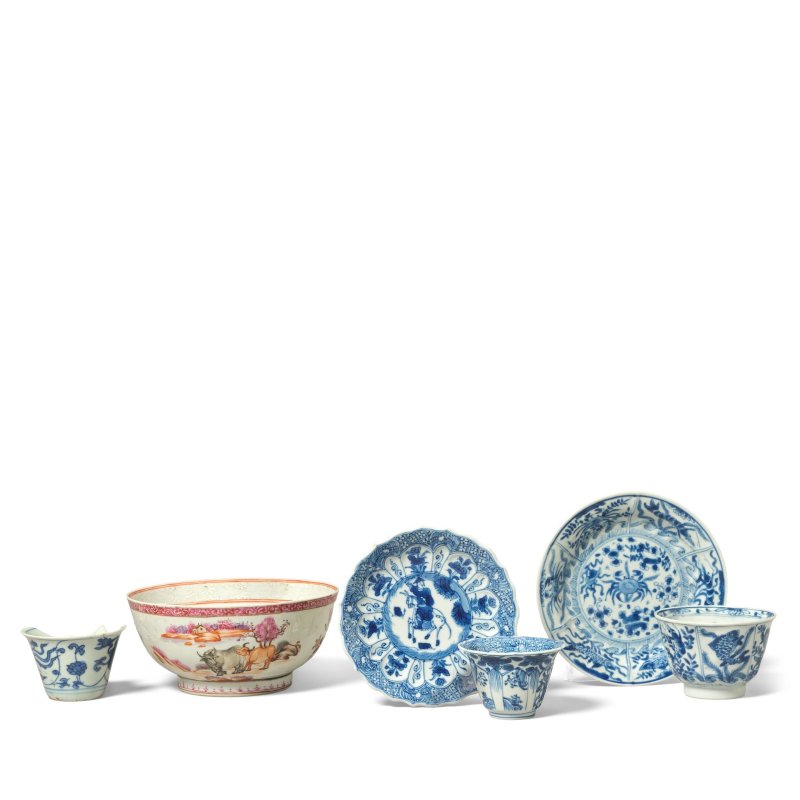 清康熙/乾隆 青花盃、托及粉彩盌 | A GROUP OF BLUE AND WHITE CUPS, SAUCERS AND A FAMILLE ROSE BOWL - 图3