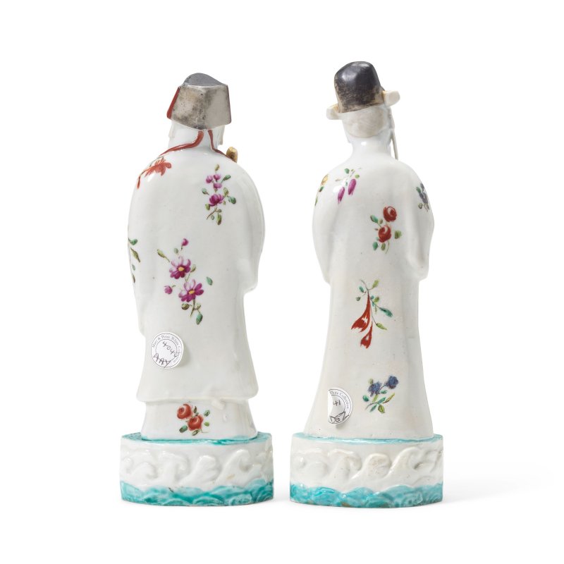 十八世紀 倫敦后加彩德化窯人像兩件 | TWO LONDON-DECORATED DEHUA FIGURES - 图2