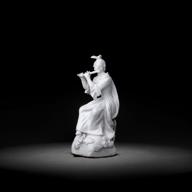 A rare and early Derby white figure of a lady flautist, circa 1750-52 - 图3