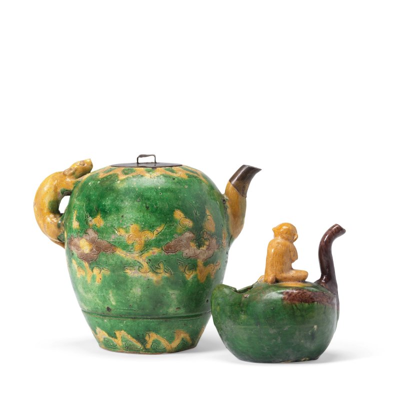 明 三彩桃形水丞及松鼠飾茶壺 | A SANCAI GLAZED POTTERY WATERPOT AND A SANCAI-GLAZED TEAPOT - 图2