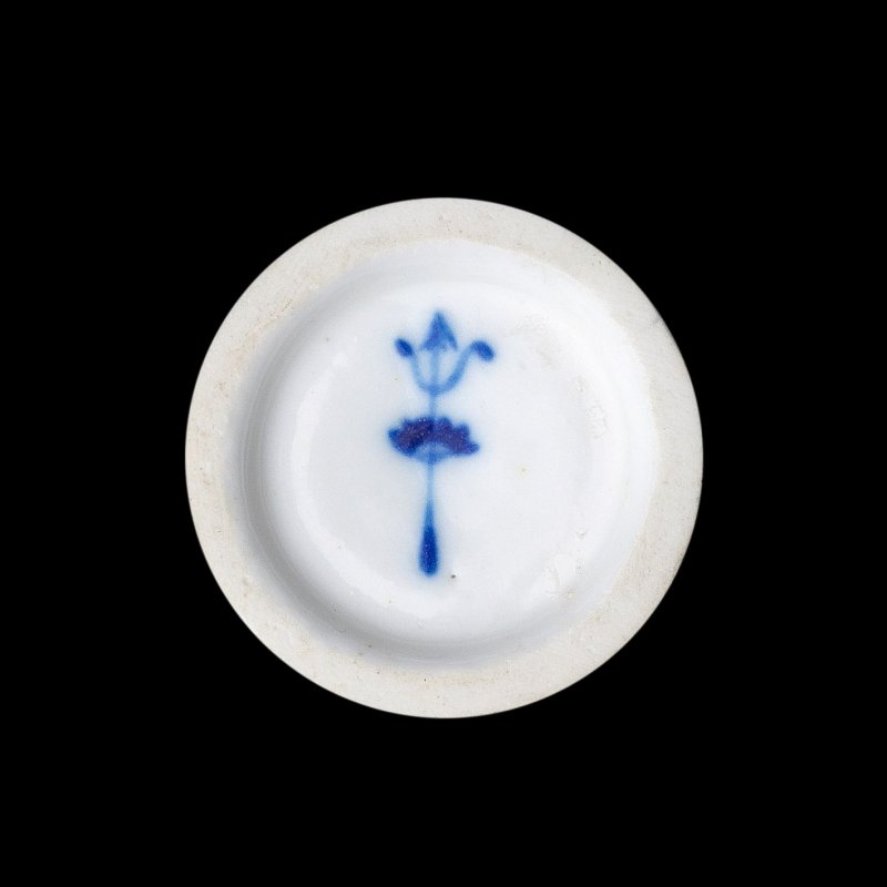 An extremely rare Chelsea white 'teaplant' beaker, circa 1745-49 - 图5