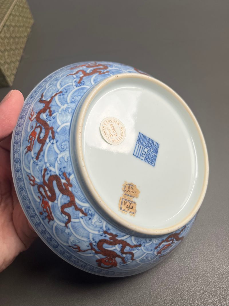 清乾隆  青花矾红九龙闹海图盘 - 图14