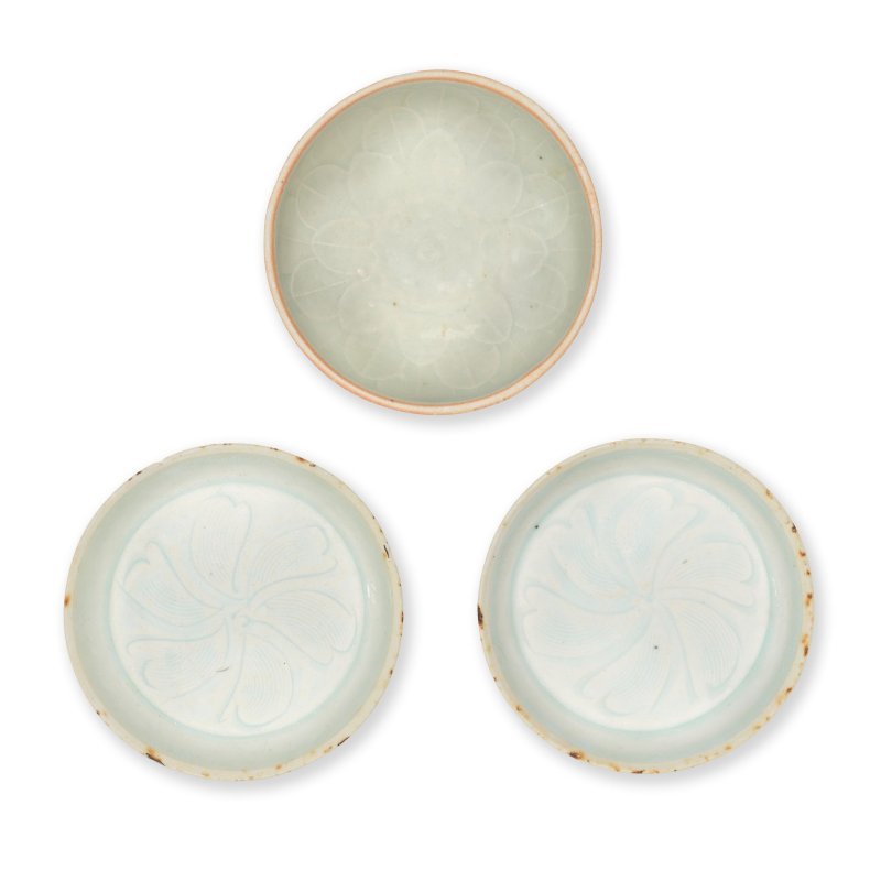 宋 青白盤一對及青白盌一件 | A PAIR OF QINGBAI-GLAZED DISHES AND A QINGBAI-GLAZED BOWL - 图6