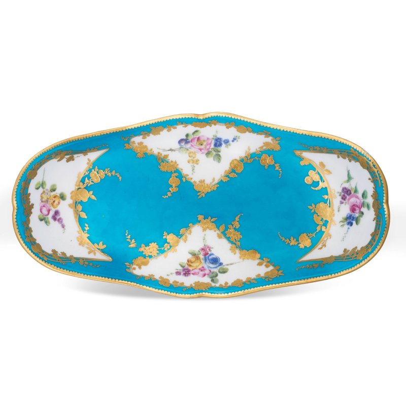 A Vincennes bleu-céleste ground stand (plateau en porte-huilier), dated 1754
