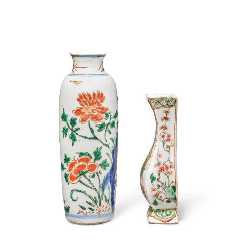 清順治至康熙 五彩壁瓶及筒瓶 | A FAMILLE VERTE WALL VASE AND A WUCAI SLEEVE VASE - 图4