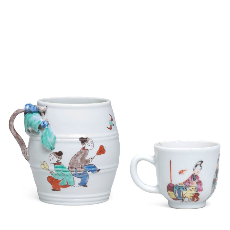 A Chantilly barrel-shaped mustard pot, circa 1735-40, together with a miniature Chinese porcelain cup, circa 1750 - 图2