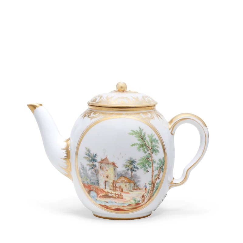 A Sèvres hard-paste porcelain teapot and cover (théière 'Calabre'), dated 1773 - 图2