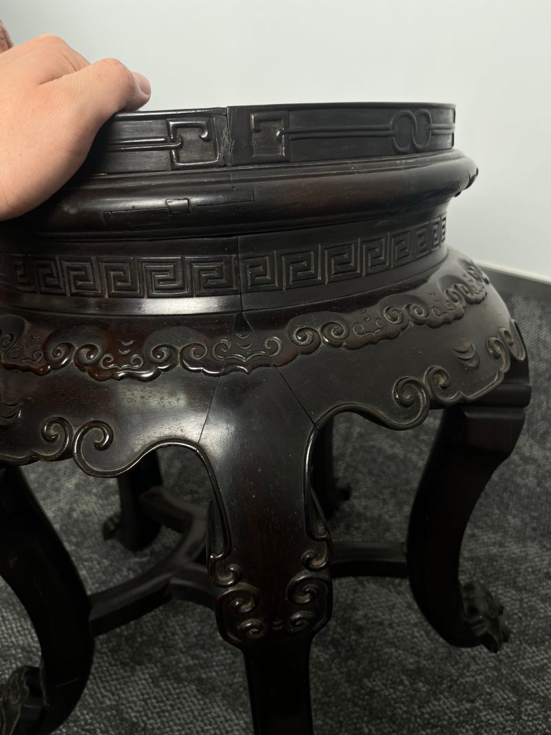 清康熙  御制青花釉里红“八龙贺寿”纹大花盆 ( 带木座 ) - 图26