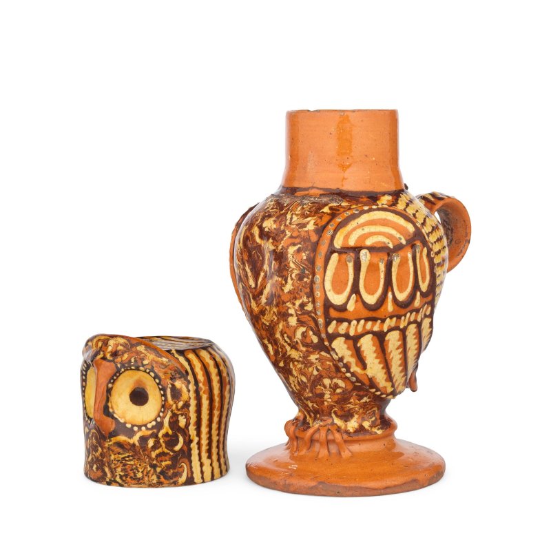 A remarkable Staffordshire slipware owl jug and cover, circa 1690-1710 - 图8