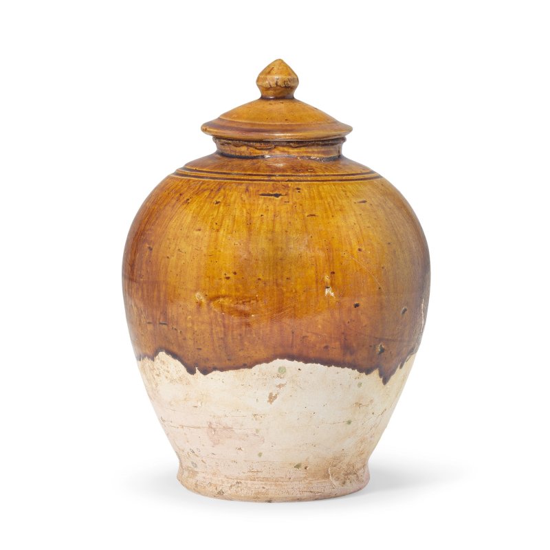 唐 褐釉罐 | AN AMBER-GLAZED POTTERY JAR AND COVER