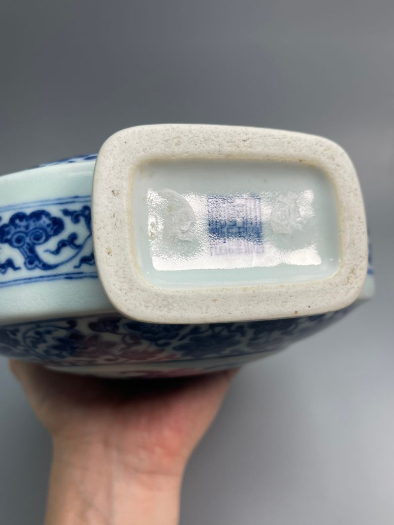 清乾隆  青花缠枝莲杏圆开光福寿纹双如意耳扁瓶 - 图32
