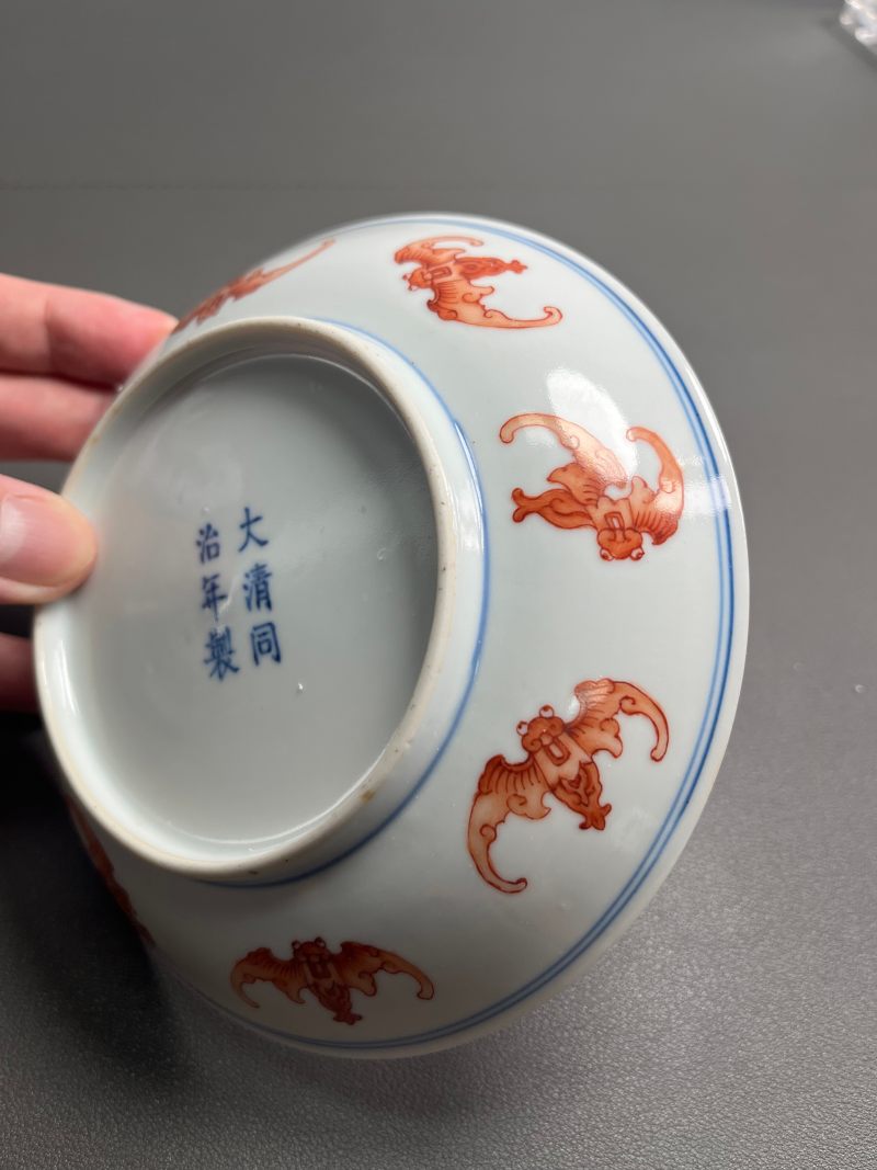 清同治  矾红“洪福齐天”百蝠纹盘 - 图15