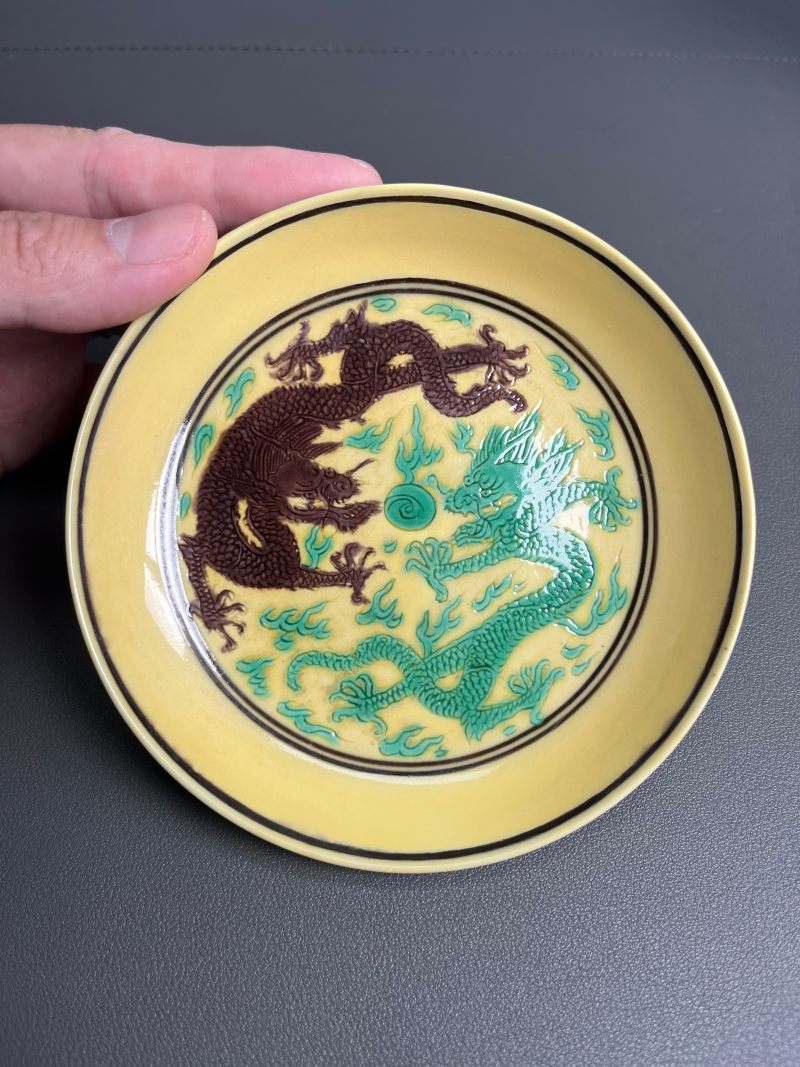 清康熙  素三彩双龙盘 - 图4