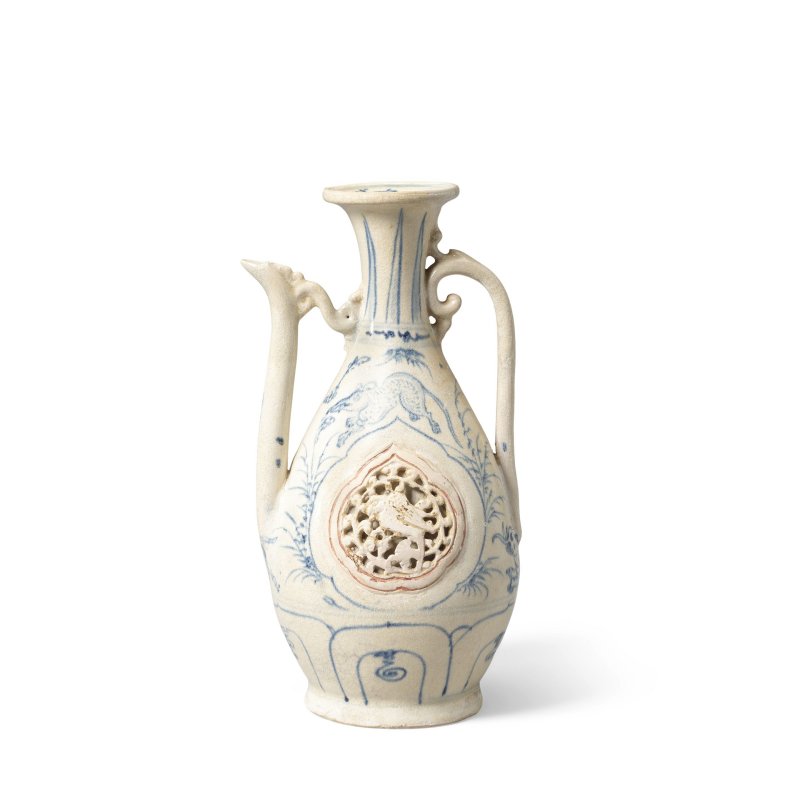 越南 十五/十六世紀 青花花卉紋執壺 | A HOI AN HOARD BLUE AND WHITE EWER