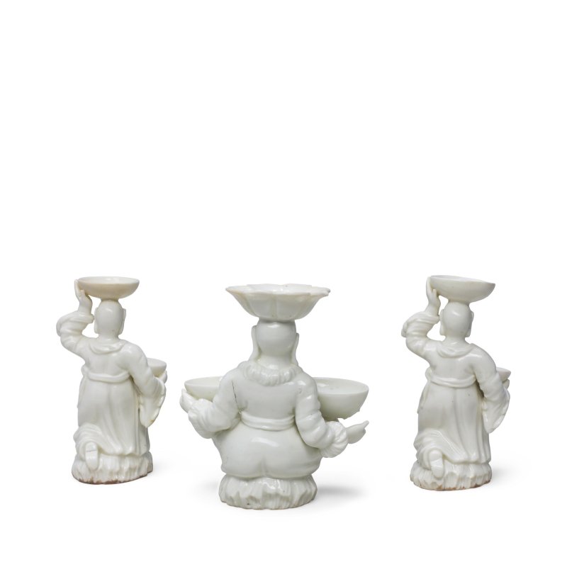 A set of three Saint-Cloud figural salts, circa 1730-40 - 图3