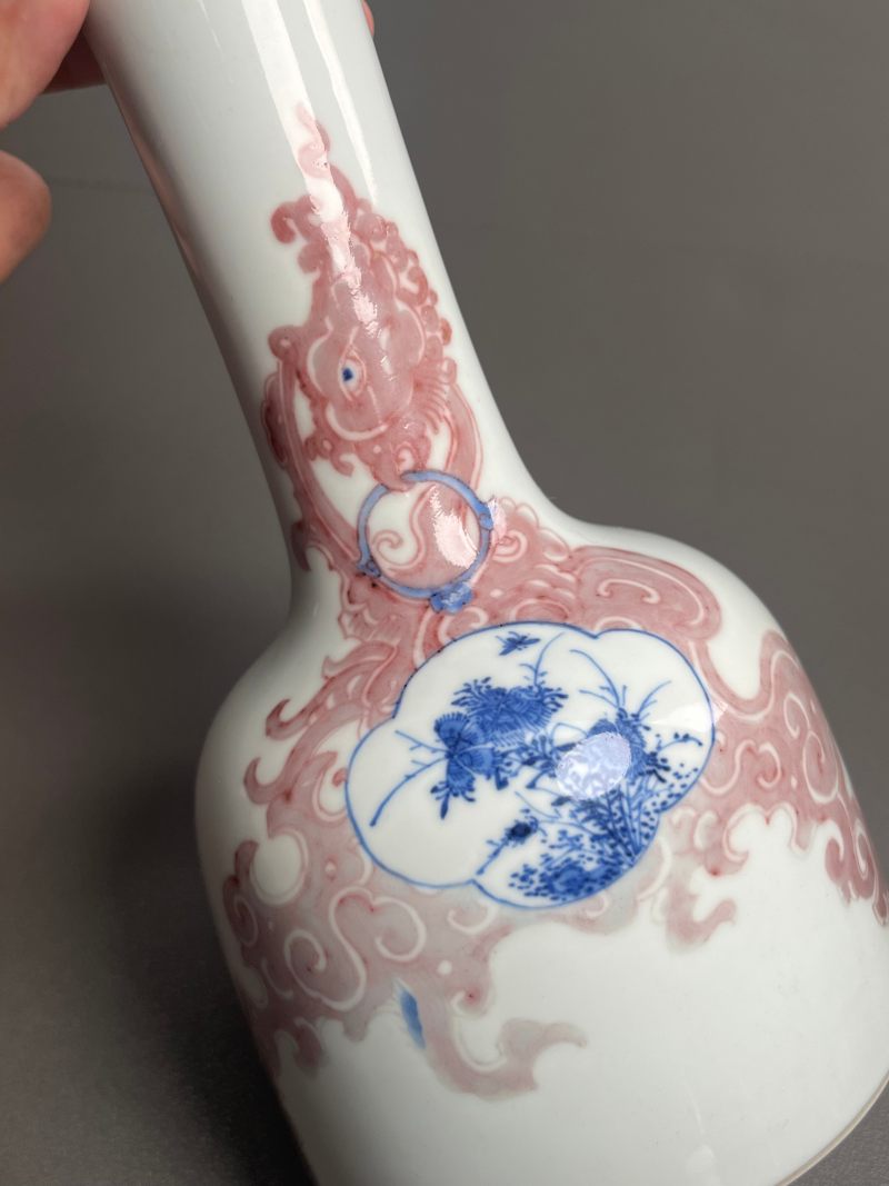 清康熙  青花釉里红夔凤开光花鸟纹双陆尊（附木盒） - 图12