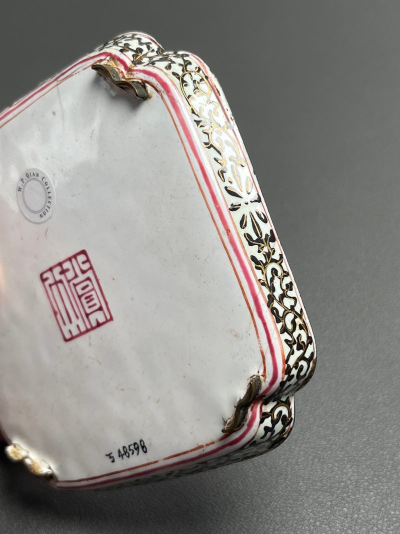 清乾隆  铜胎画珐琅人物故事图四方倭角碟（一对、带老盒） - 图16
