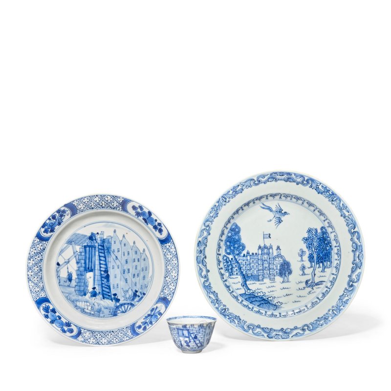 清康熙及乾隆 青花鹿特丹之亂盤、盃及青花伯利莊園圖盤 | A BLUE AND WHITE 'ROTTERDAM RIOT' DISH AND TEA BOWL, AND A BLUE AND WHITE 'BURGHLEY HOUSE' DISH - 图3