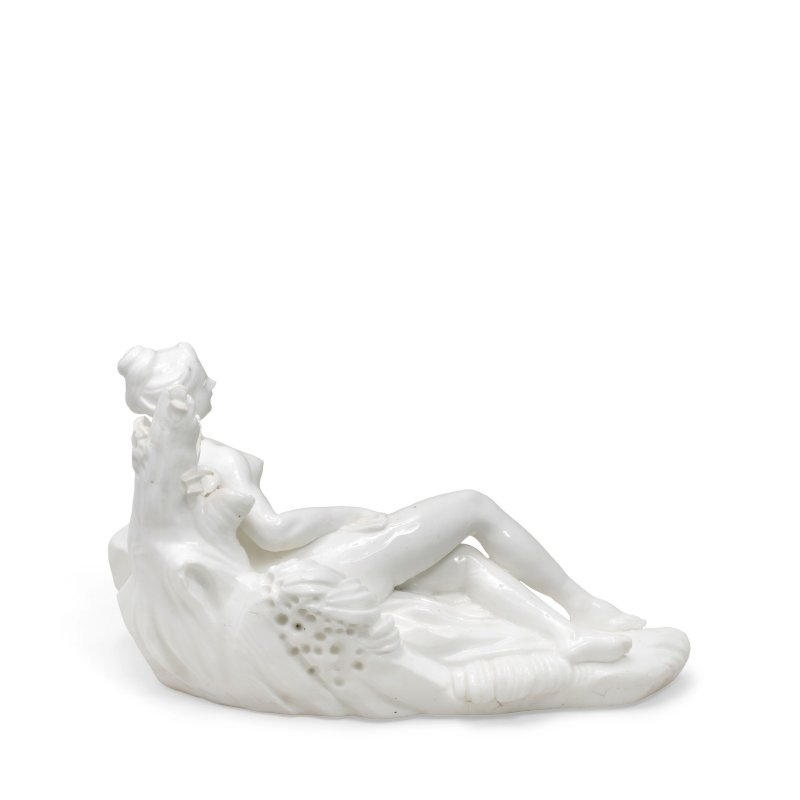 A Vincennes white figure of a Naiad or "Baigneuse", circa 1750 - 图5