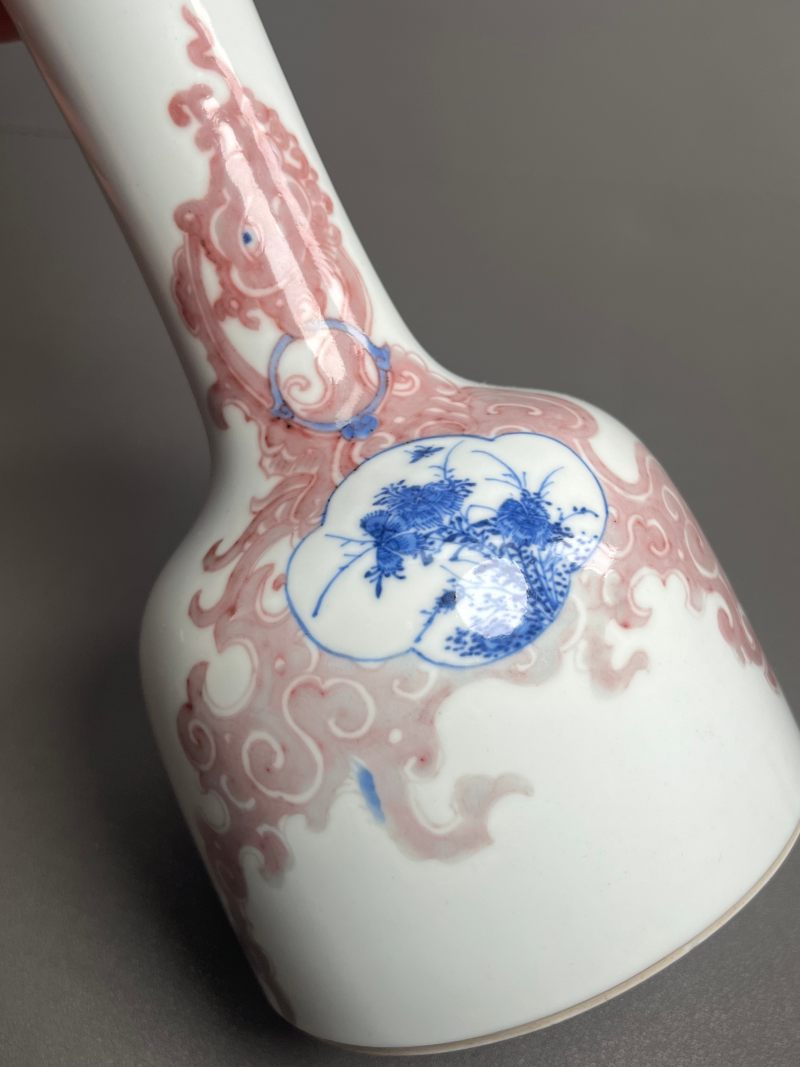 清康熙  青花釉里红夔凤开光花鸟纹双陆尊（附木盒） - 图13
