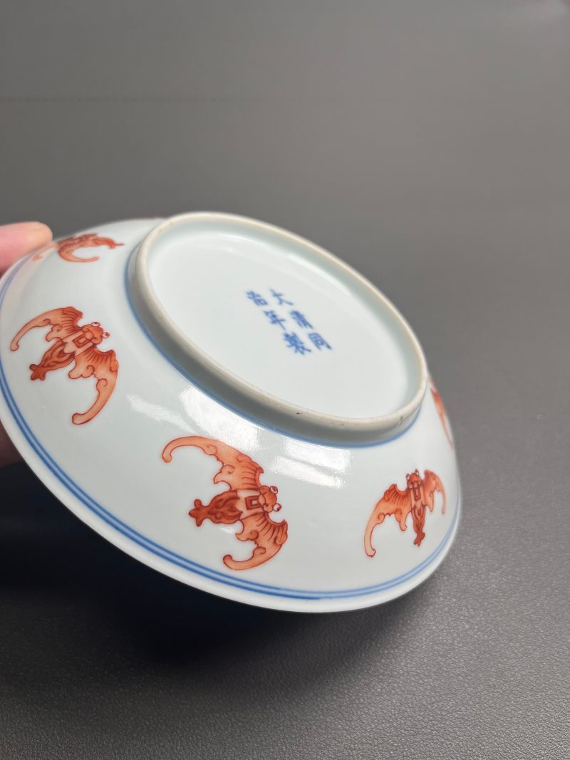 清同治  矾红“洪福齐天”百蝠纹盘 - 图17
