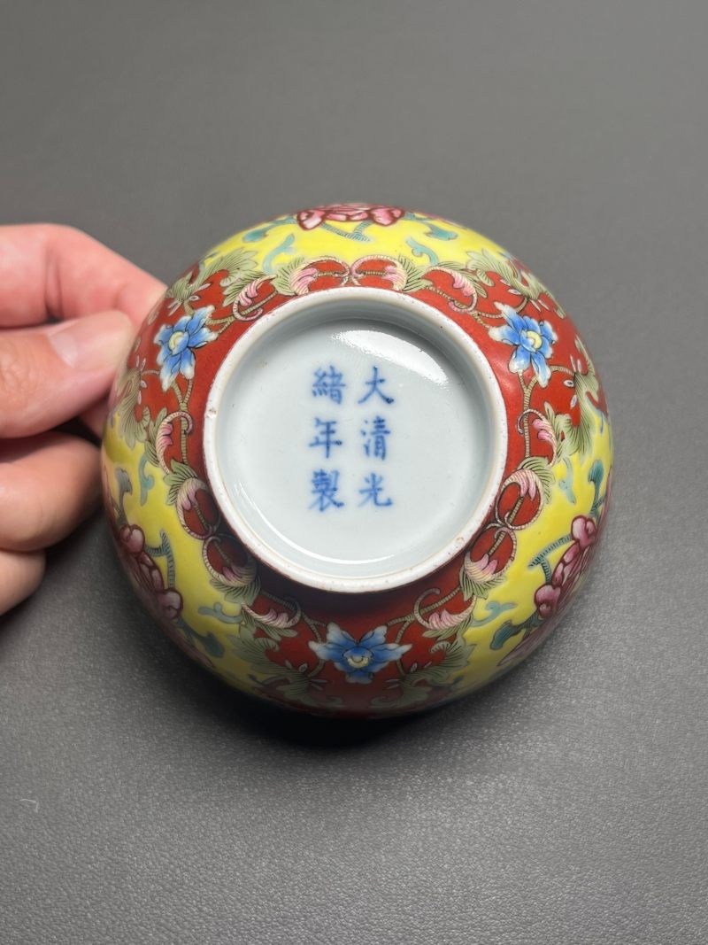 清光绪  珊瑚红地洋彩花卉碗（一对） - 图21