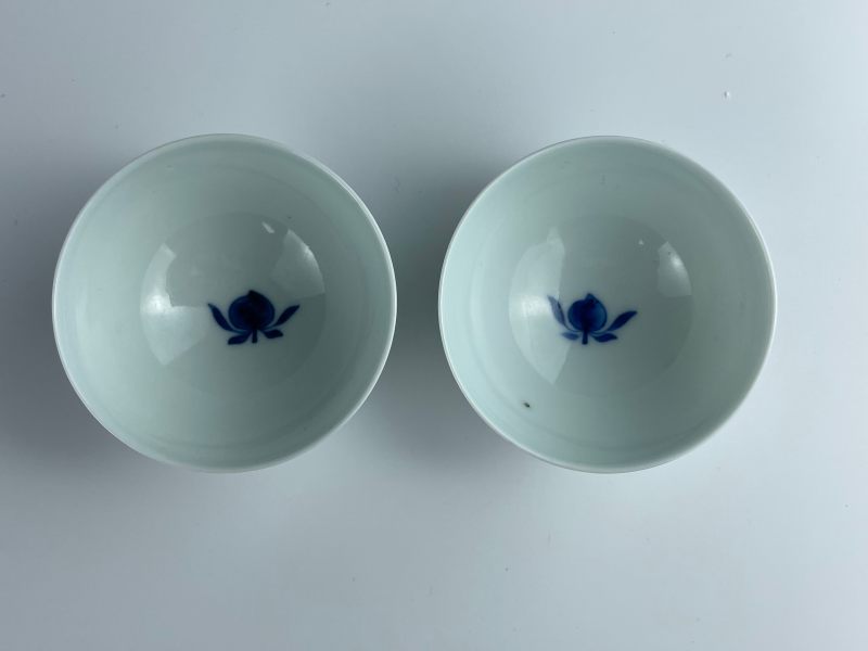 清雍正  青花内折枝桃实纹小杯（一对） - 图2