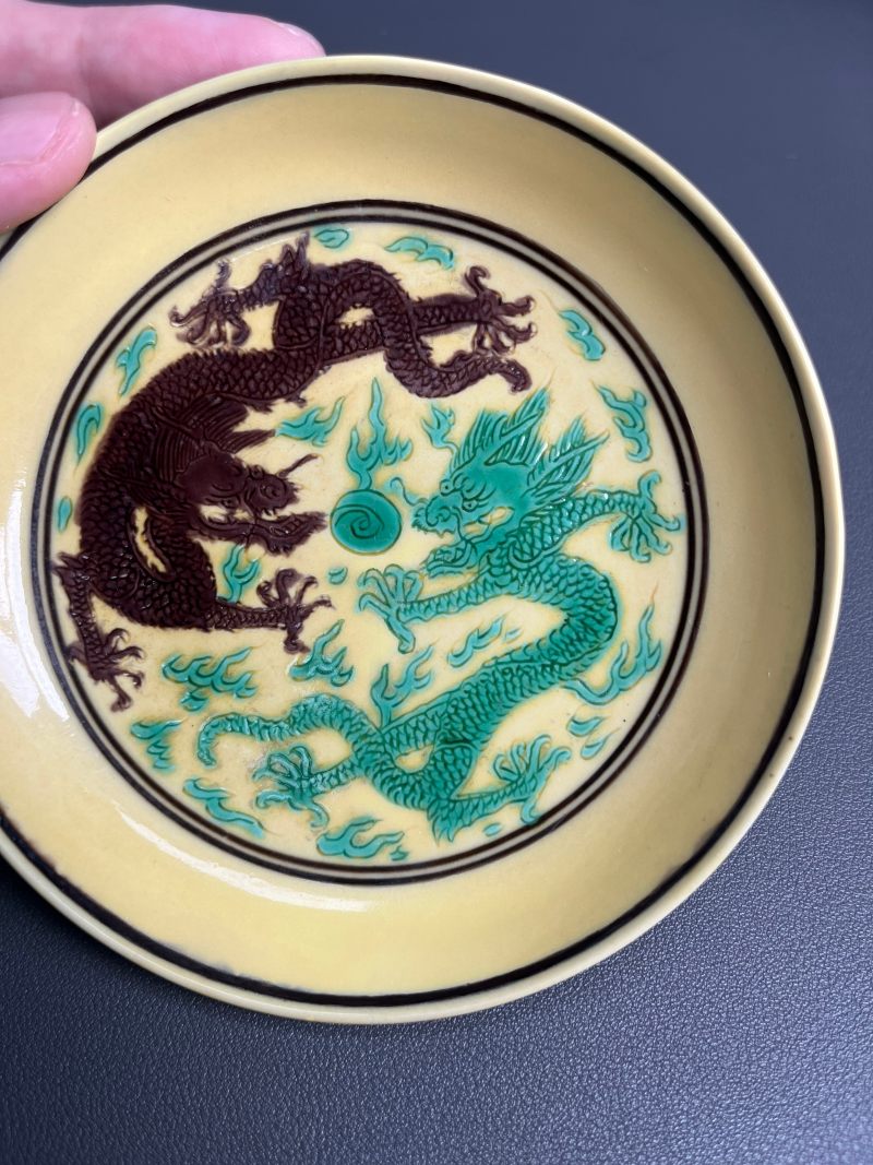 清康熙  素三彩双龙盘 - 图6
