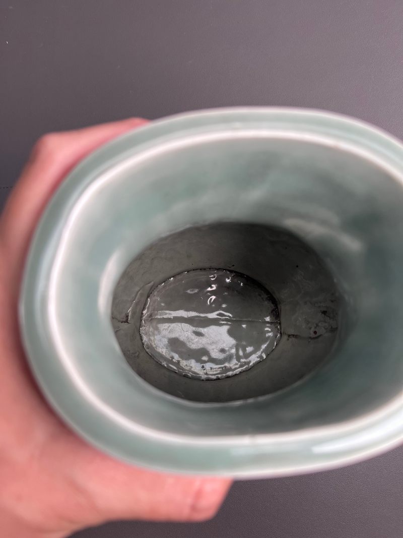 清康熙  豆青釉刻划缠枝牡丹纹贯耳壶 - 图20