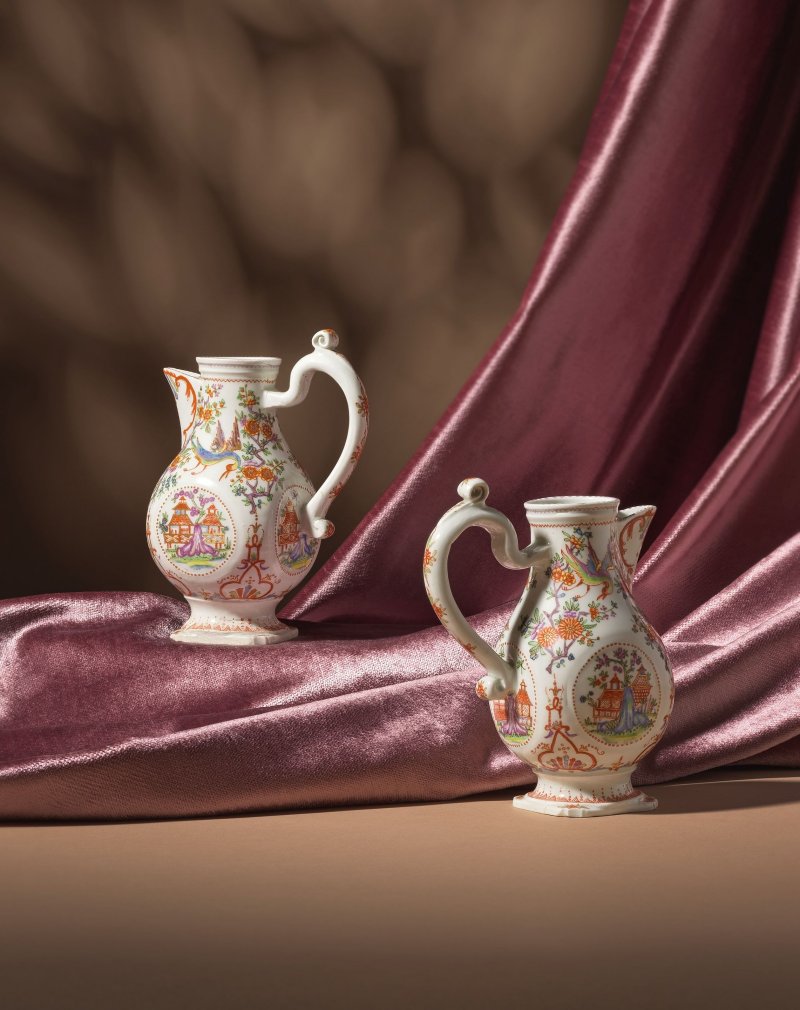 A rare pair of Du Paquier cruet jugs, circa 1725-30 - 图5