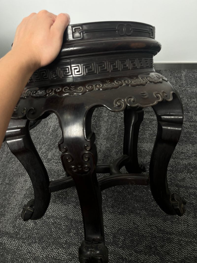 清康熙  御制青花釉里红“八龙贺寿”纹大花盆 ( 带木座 ) - 图29