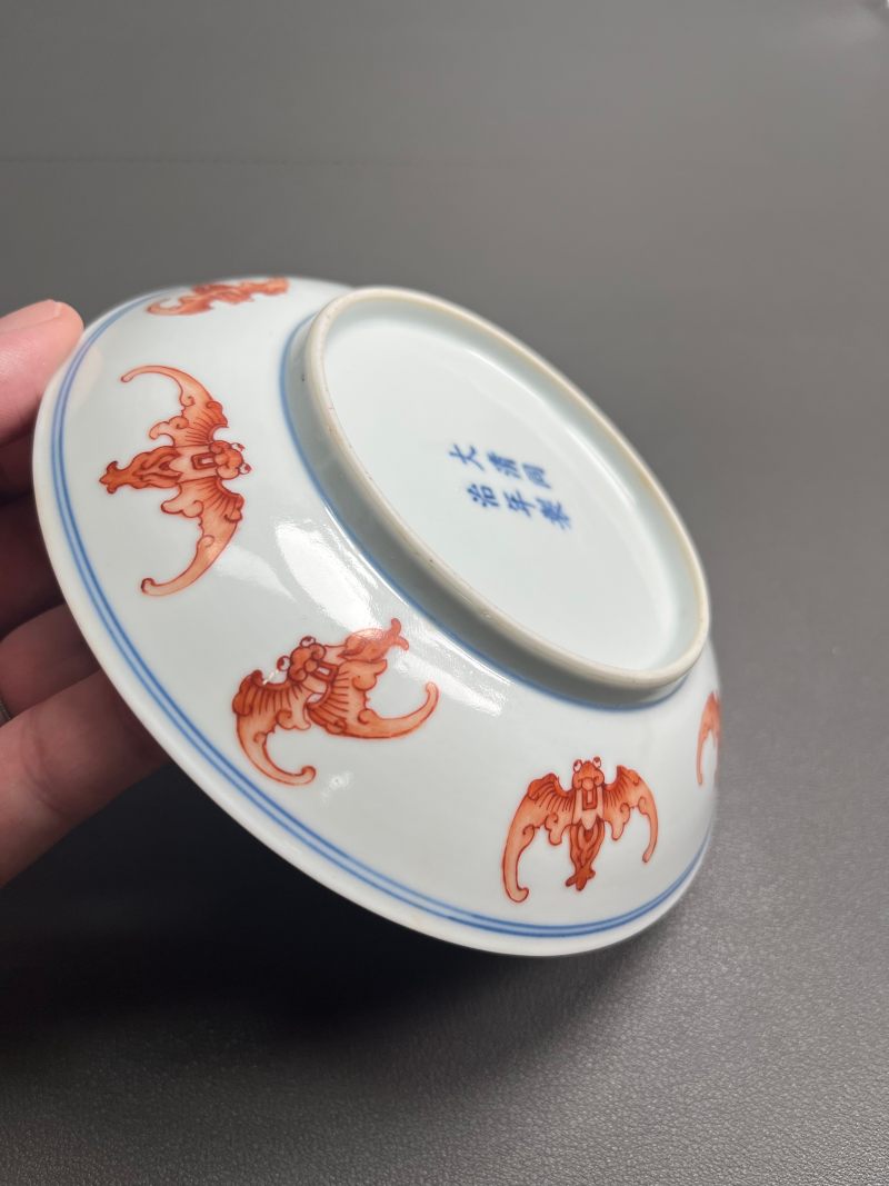清同治  矾红“洪福齐天”百蝠纹盘 - 图18