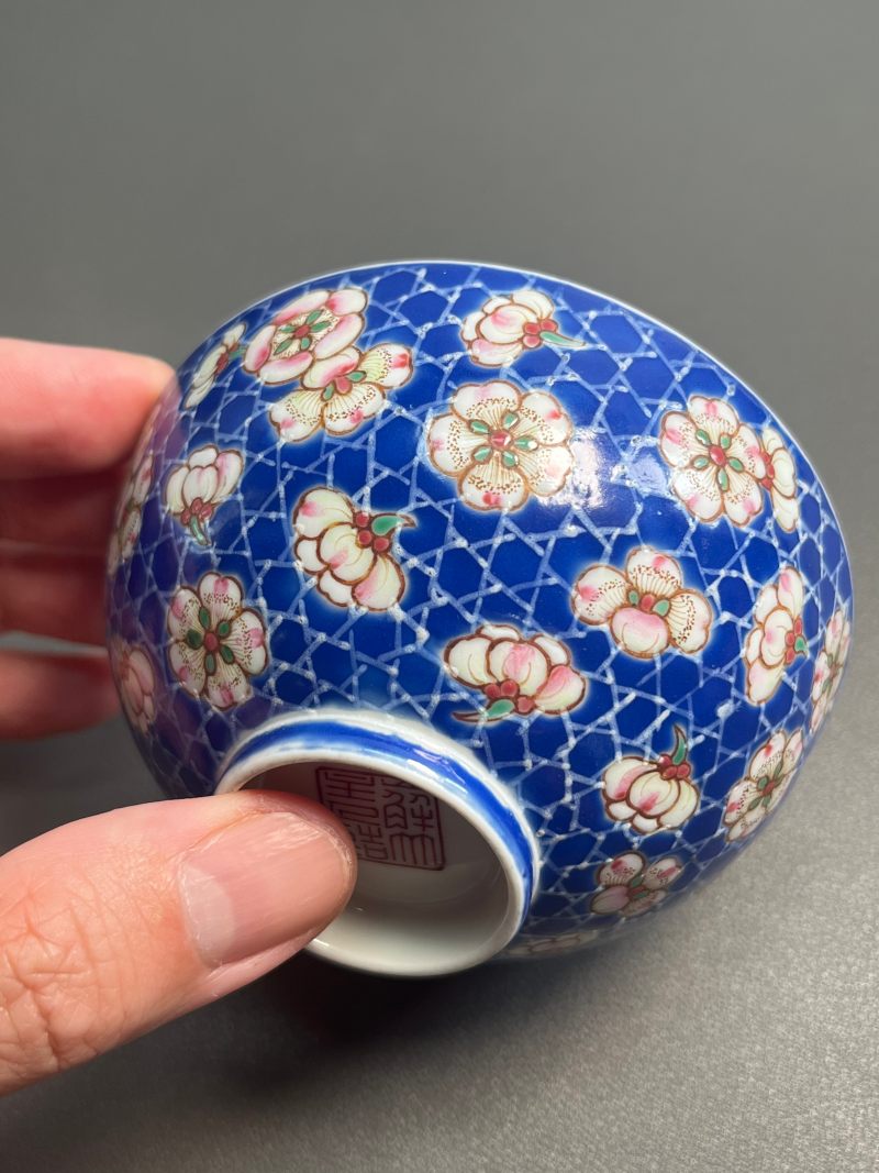 清道光  蓝料地珐琅彩冰梅纹茶圆（一对） - 图16