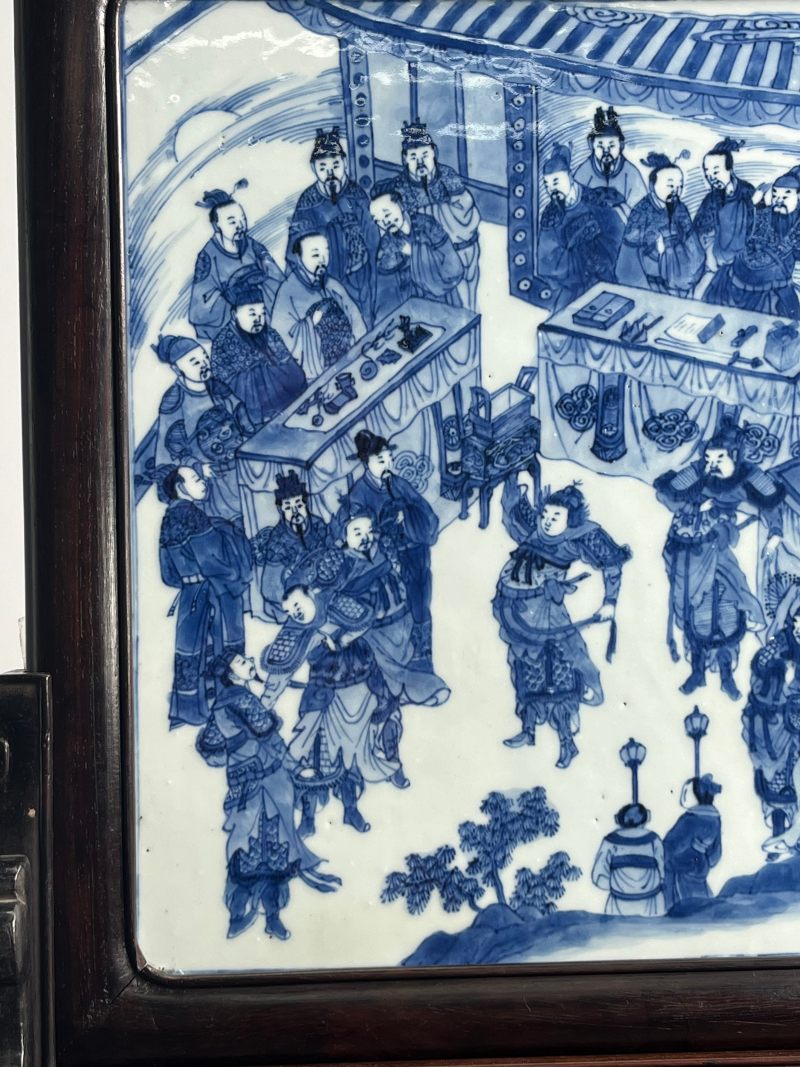 清康熙  青花“临潼斗宝”人物故事图插屏 - 图3