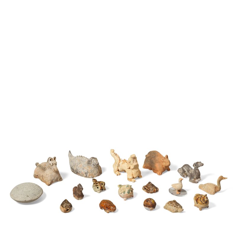 漢及更晚 陶動物俑及紙鎮一組 | A GROUP OF POTTERY ANIMALS AND WEIGHTS - 图4
