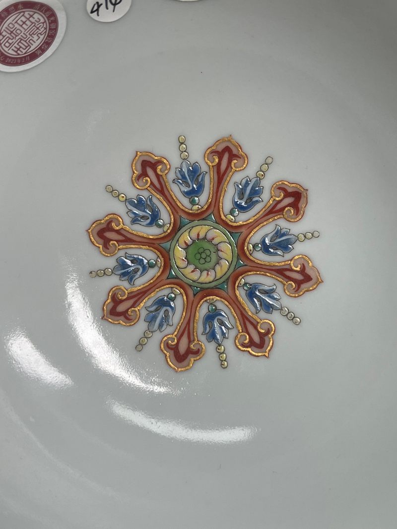 清道光  胭脂红地洋彩轧道开光“四季山水”膳碗 - 图26