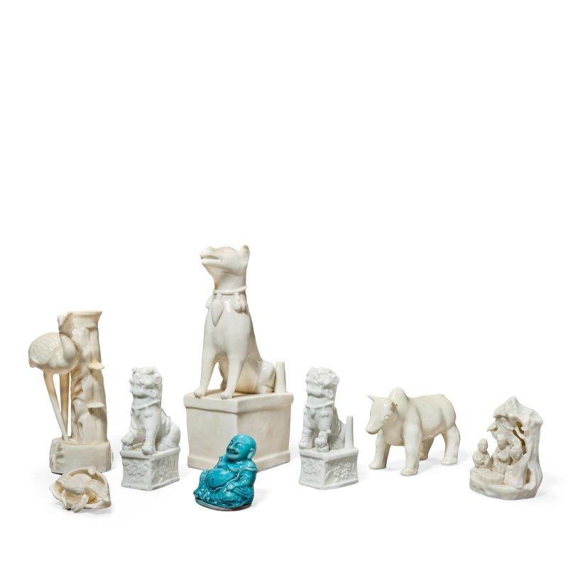 十七/十八世紀 德化瓷一組七件及松石綠釉布袋和尚一件 | A GROUP OF BLANC-DE-CHINE WARES AND A TURQUOISE-GLAZED MODEL OF BUDAI - 图3