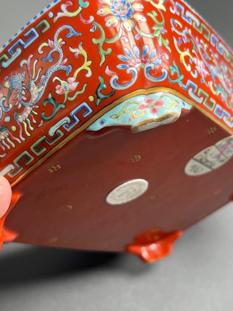 清乾隆  珊瑚红地洋彩夔凤纹长方倭角水仙盆（一对） - 图28