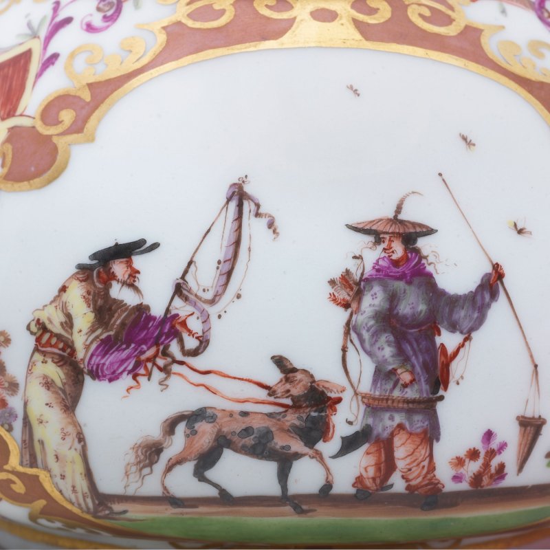 A Meissen K.P.M teapot and cover, circa 1725-30 - 图5