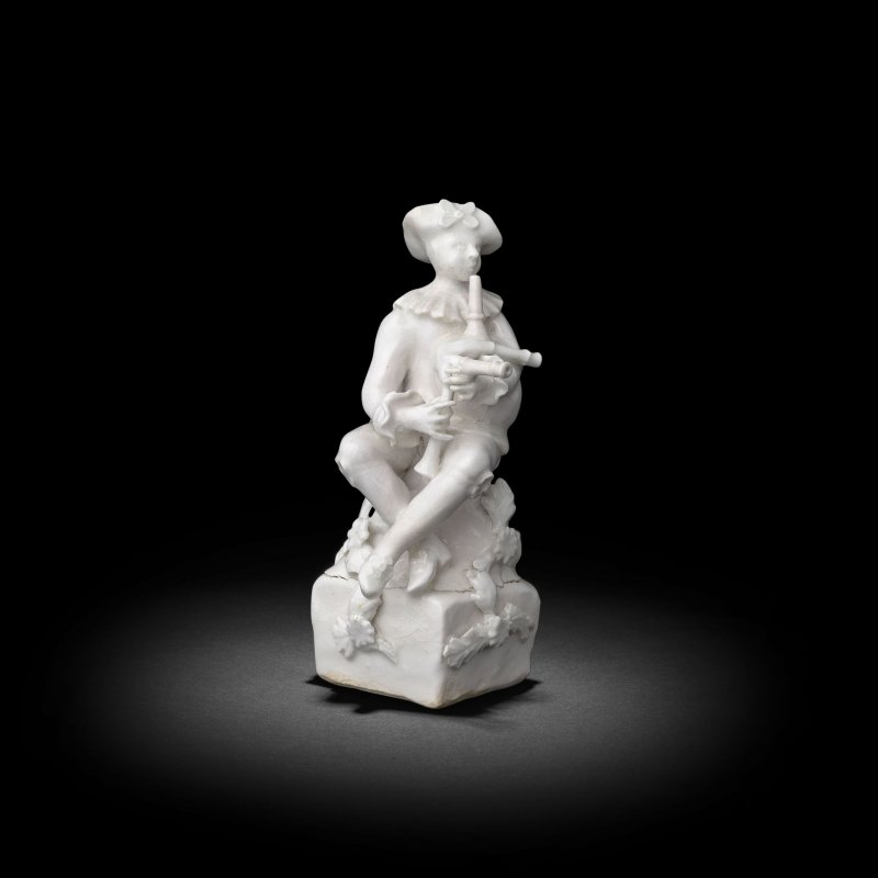 An early Derby white figure of Harlequin, circa 1750-52 - 图4