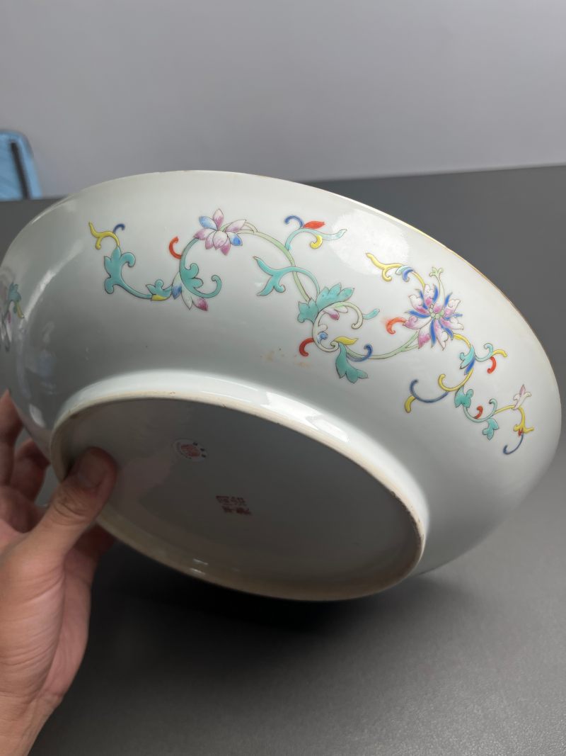 清同治  黄地粉彩百蝶图盘 - 图18