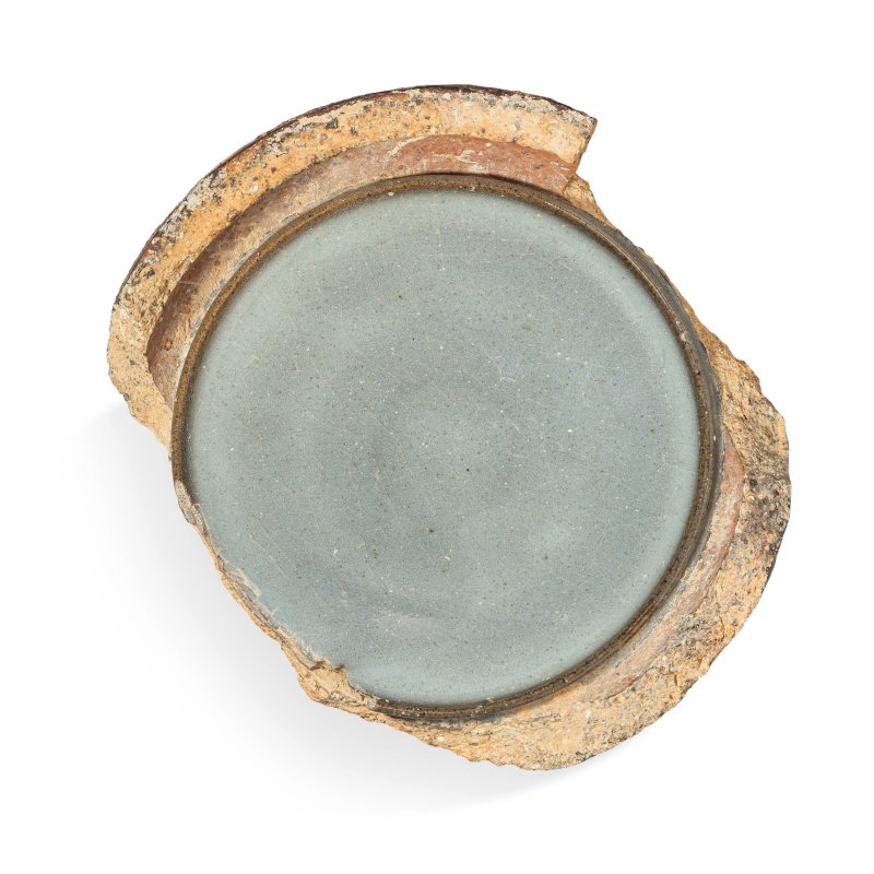 元 鈞窯盤連匣缽 | A SAGGAR CONTAINING A JUN DISH - 图3