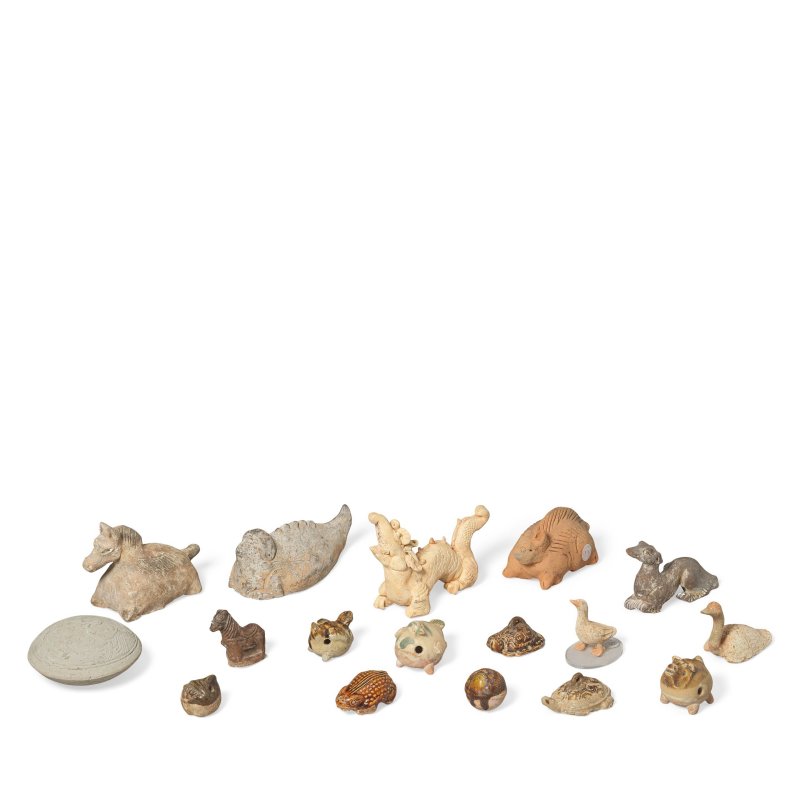 漢及更晚 陶動物俑及紙鎮一組 | A GROUP OF POTTERY ANIMALS AND WEIGHTS - 图6