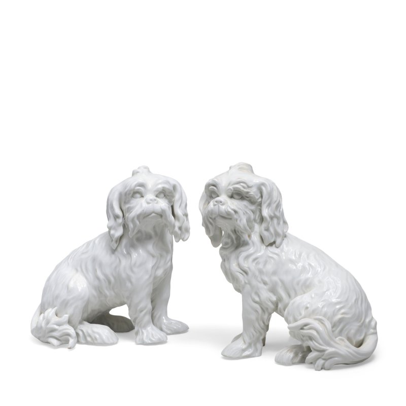 A rare pair of Frankenthal models of seated Bolognese hounds, circa 1765-77 - 图4