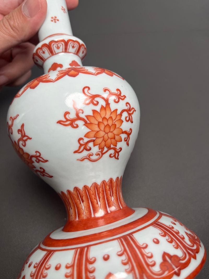 清乾隆  矾红彩缠枝莲纹甘露瓶 - 图15